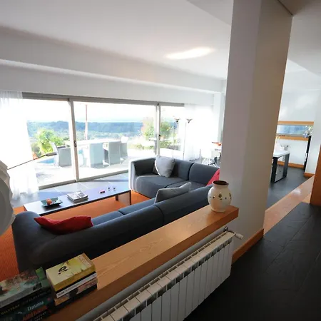 Ferienvilla Mit Privatem Pool Und Meerblick Hébergement de vacances *